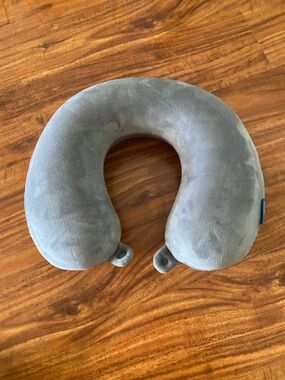 Brookstone Gray Soft Plush Travel Neck Pillow Cozy Comfort Airport Adult Kids